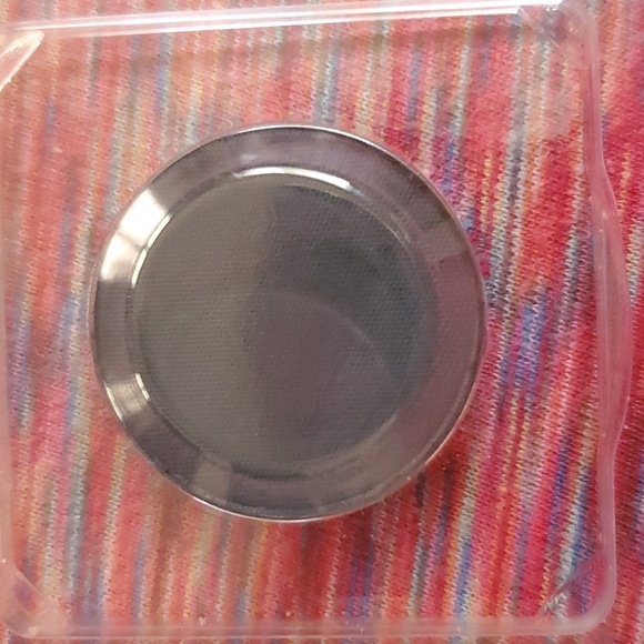 Younique Pressed Shadow refill for magnetic cases. - Picture 2 of 3